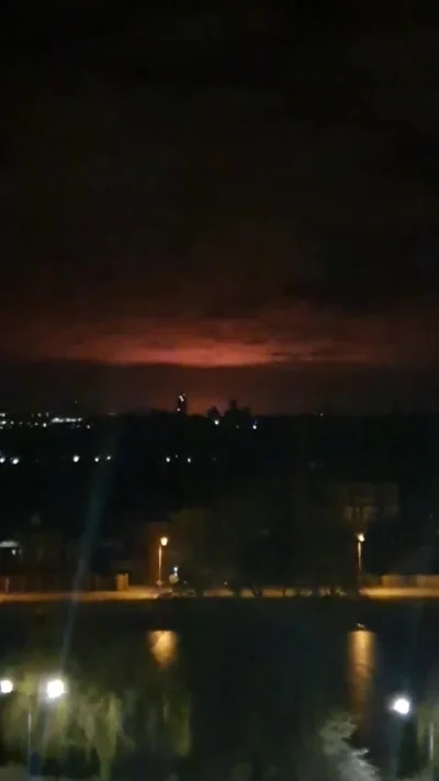 obserwator_ww3 - Pożar wybuchł po uderzeniu rakietowym w Wasylkiw. W Internecie pojaw...