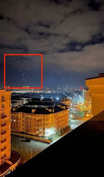 sekurak - Czy to jest zdjęcie spadochroniarzy nad Kijowem? Proste wyjaśnienie:

htt...