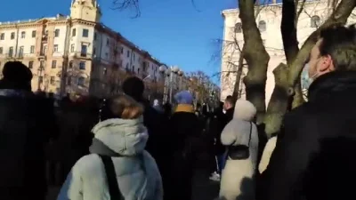 BennyKill - Z Twittera @TadeuszGiczan:
Protestujący w Mińsku otoczyli budynek Sztabu ...