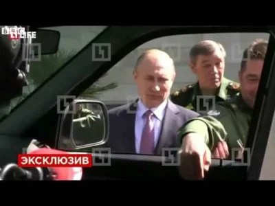 xniorvox - Putin podziwia najnowszy model UAZ-a, a klamka zostaje sołdatowi w ręku