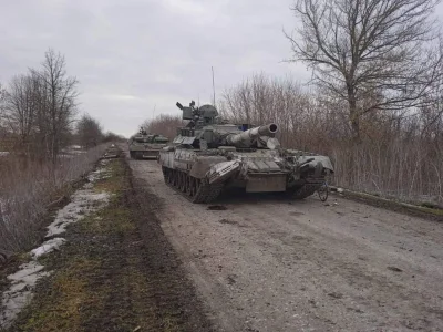 elim - Obwód Sumy, wieś Chupakhovka. Rosyjscy okupanci pozostawili swoje czołgi T-80 ...