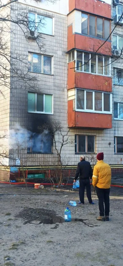 Kasoh32 - W Kijowie, na ulicy Szuchewicza, pocisk uderzył w okno budynku mieszkalnego...