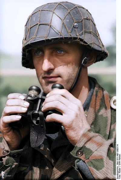 wojna - Niemiecki żołnierz jednej z polowych dywizji Luftwaffe, Arnhem, Holandia.

...