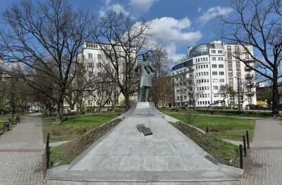 Dutch - @mariner0s: 
Czy w Warszawie koło placu Unii Lubelskiej nie ma skweru jego im...