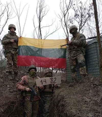 Restory244 - @winio: nie idą w ukraińskich.

Litewscy żołnierze już poszli i są z f...