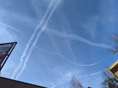 patryk-4 - Niebo nad #rzeszow to teraz głównie chemtrails :D