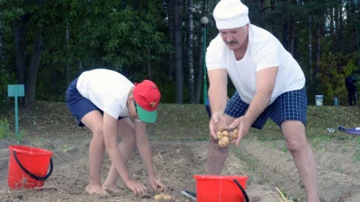 zdzislawnajmrodzki - Wielki Aleksander Łukaszenko wizytujący Białoruskie Zakłady Atom...