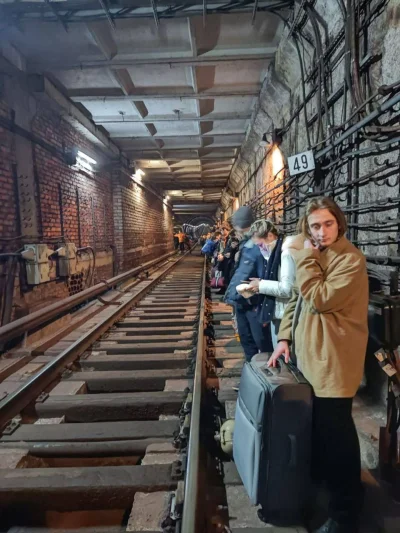 U.....a - Metro w Charkowie stało się wielkim schronem i przejściem podziemnych dla c...