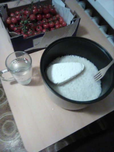 anonymous_derp - Dzisiejsza kolacja: Ryż jaśminowy, chudy twaróg, pomidory.

Do cza...