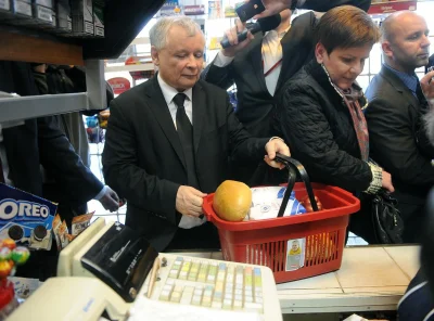 jutokintumi - @naczarak przeciez to Jarosław Kaczyński poszedł do sklepu, zakupił pom...