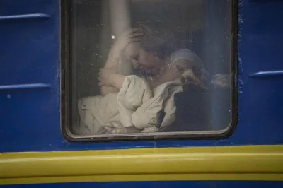 lewoprawo - Zdjęcie kobiety w pociągu z Lwowa wygląda jak renesansowy obraz
#ukraina...