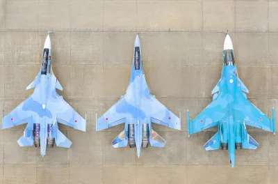 Colargololo - @ortalionowy: 
od lewej Su-30SM, Su-35S i Su-34

Natomiast Su-27 i 3...