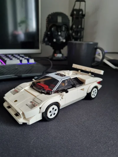 Erhard - Kurde, tak jak raczej nie jaram się autami w LEGO, tak to Lambo to jest ultr...