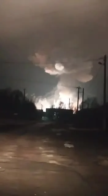 obserwator_ww3 - A oto moment wybuchu w gorzelni w Tiotkino (obwód kurski, rosja), gd...
