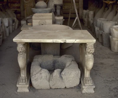 IMPERIUMROMANUM - Rzymski marmurowy stół z Pompejów

Rzymski marmurowy stół z dekor...