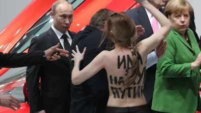 apaczessi - @Brydzo: Już raz Femen latał toples przeciwko Putinowi i Władimir był chy...