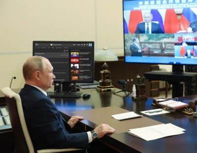 Kielek96 - POTEŻNY Putin jest tak obsrany że ze swoimi współpracownikami rozmawia ter...