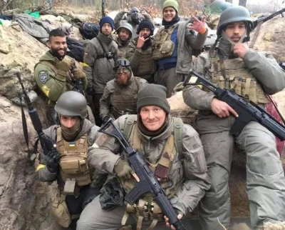 KotMruczek - Któryś Mirek rozpoznaje co to za karabinki? Na foto żołnierze ukraińskie...