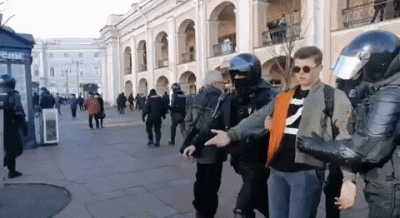 kycol_kycolewicz - Ale jak to pan policjant aresztuje mnie? 

#rosja #wojna #ukrain...