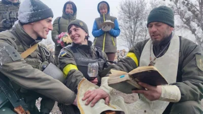 Lychee - Jedna z Ukraińskich par walcząca w obronie swojego kraju, wzięła ślub w stre...