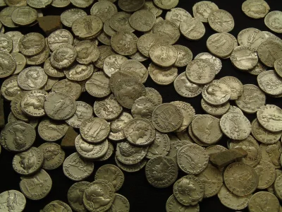 IMPERIUMROMANUM - Rzymski skarb z Walii

Monety rzymskie znalezione w jednym miejsc...