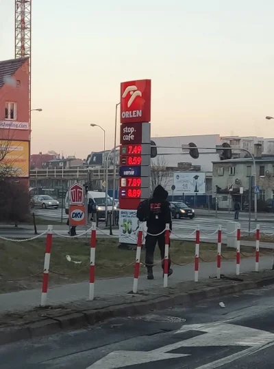 Pawel993 - > 2 tygodnie temu diesel 5,5; tydzień temu 6,5; dzisiaj 7,5.

@qebeq: ci...