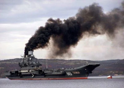 spidero - @kkrycha: Lotniskowiec Admirał Kuzniecow podczas normalnej pracy