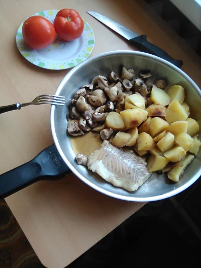 anonymous_derp - Dzisiejszy obiad: Odgrzewane ziemniaki pieczone, duszony filet dorsz...