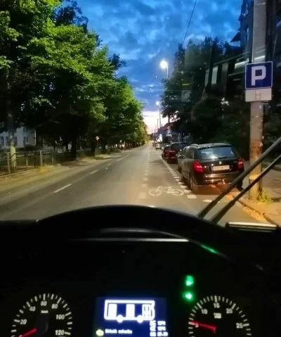 jmuhha - tak sobie myślę, że życie wygrali kierowcy nocnych autobusów.

Plusy:
-ni...