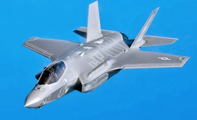 Zreicam - F-35, modernistycznie wygląda, proste linie, podobny jest do Raptora, ale n...