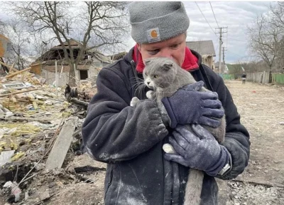 sloniasek - Człowiek który ocalał po tym jak rosyjska rakieta uderzyła w jego dom. W ...