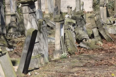 s.....s - Zdewastowano zabytkowy cmentarz żydowski w Legnicy. Do zdarzenia doszło naj...