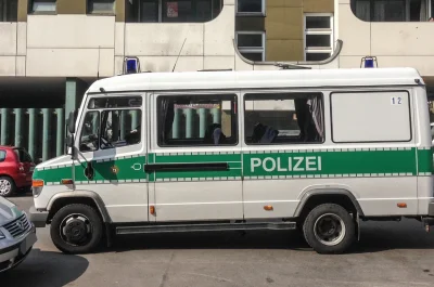 BananowyKoko - @Sumistrz5: ja tam często takie policajki widzę jak śmigają po Berlini...