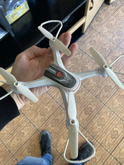 duszek360 - #drony 

znalazlem w lesie drona 
idzie do tego dokupic jakos pilot czy t...
