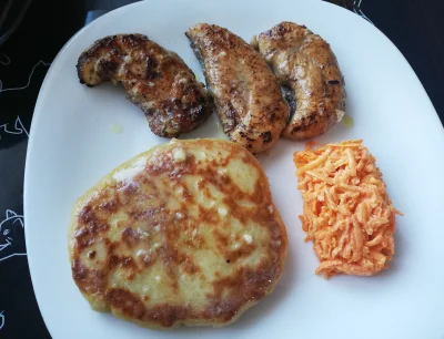 arinkao - Placek moskal z masłem czosnkowym, marchewka i kurczaki: 

#gotujzwykopem...