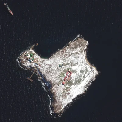 yolantarutowicz - Wyspa Węży po rosyjskim ataku. Aktualne zdjęcie satelitarne wykonan...