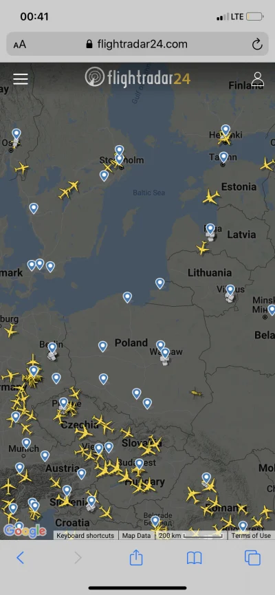 Chittychittybangbang - Dlaczego nad Polska nie ma żadnego samolotu? ( ಠ_ಠ)

#ukrain...