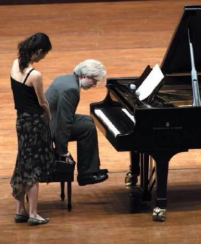 T.....t - pianista Krystian Zimerman pokazuje jakie ma silne łapy
#muzyka #muzykakla...