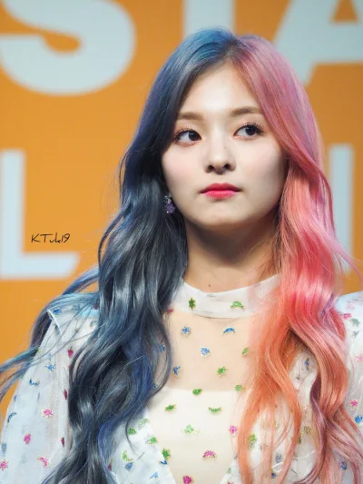 XKHYCCB2dX - #nagyung #fromis9
#koreanka