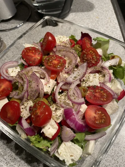 q.....0 - i cyk salateczka grecka wjeżdża #gotujzwykopem #salatka