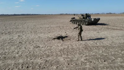 U.....a - #Ukraina: Siły ukraińskie zdobyły kolejny czołg T-72A, widoczny na tym zdję...