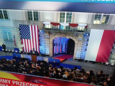 DoswiadczonySprzedawcaPradu - Kuźwa, flaga USA nie jest odwrotnie?!

#polityka #polsk...