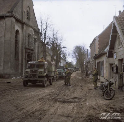 wojna - Transport samochodowy 7 Dywizji Pancernej w Gemen, Niemcy. 

30 marca 1945r.
...
