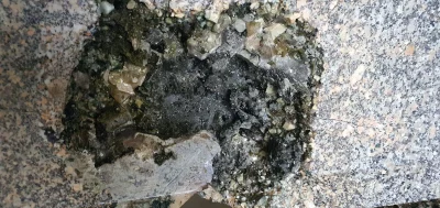 CzYczer - Takie gniazdo kryształów dzisiaj odkryłem rozcinając granitowy blok ( ͡° ͜ʖ...