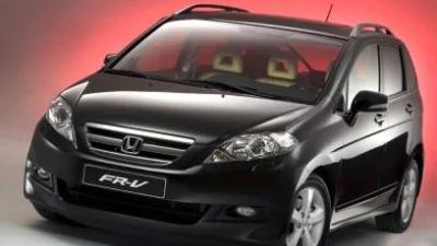 t.....i - @DerMirker: 

Honda FR-V 1.8 i-VTEC 140KM Executive. 

Największy bajer...