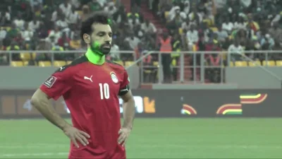 mountainman - Piłkarze Egiptu oślepiani przez kibiców Senegalu laserami podczas rzutó...