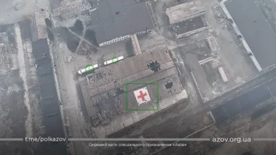Wiggum89 - Okupanci w Mariupolu celowo niszczą budynek oznaczony czerwonym krzyżem na...