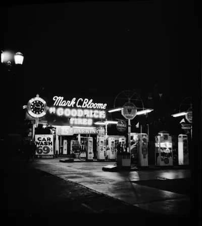 myrmekochoria - Stacja benzynowa w Hollywood, kwiecień 1939. 

#starszezwoje - blog...