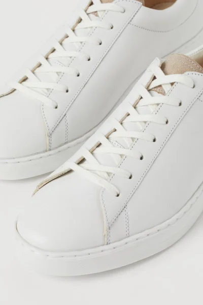 54545454 - @LeslieDancer: białe skórzane sneakersy są bardzo uniwersalne