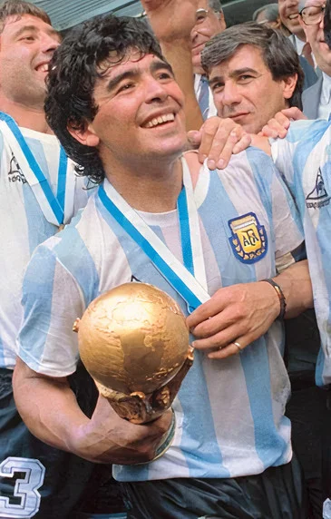 xdrcftvgy - To jak szybko czas #!$%@? powiem ze Maradona zmarł półtora roku temu.

#t...